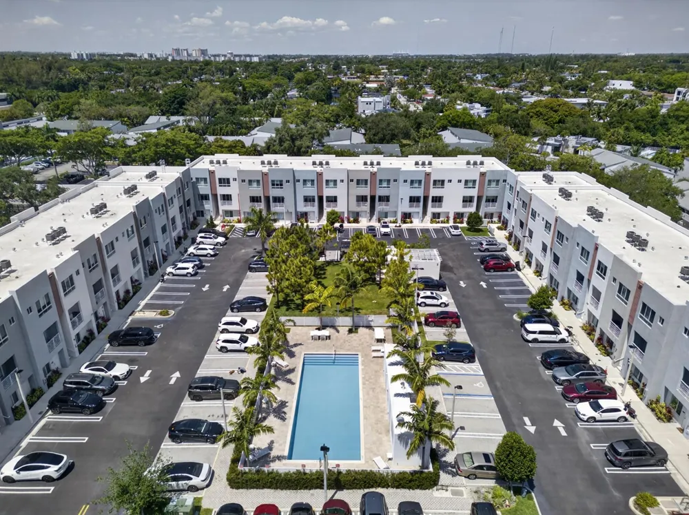 2535 NE 193rd Street #3203 Miami, FL 33180