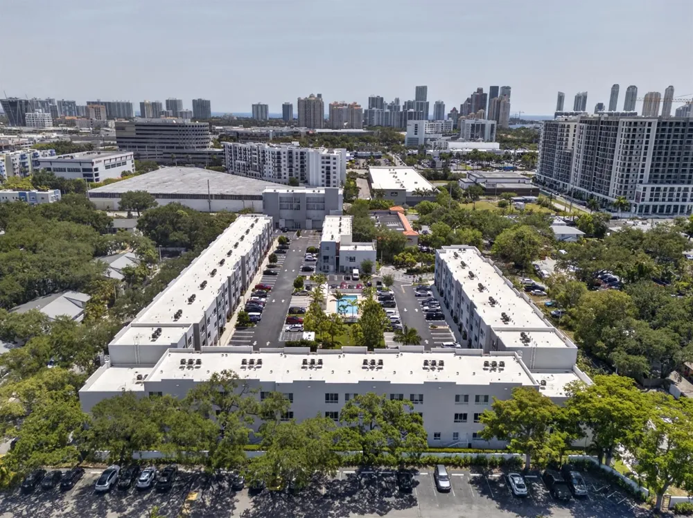 2535 NE 193rd Street #3203 Miami, FL 33180