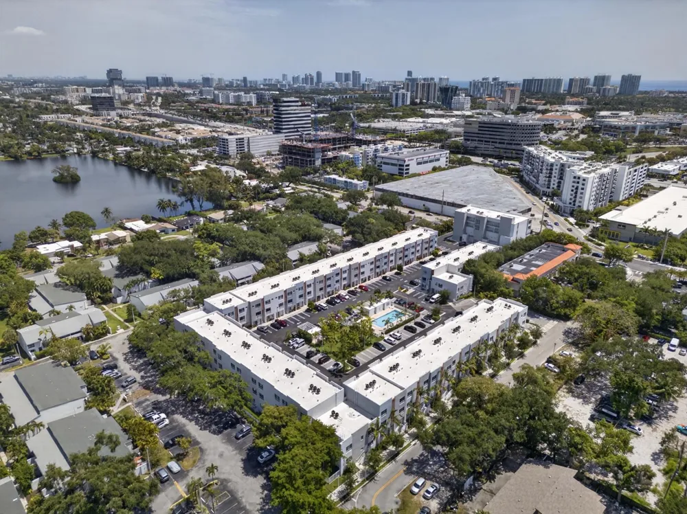 2535 NE 193rd Street #3203 Miami, FL 33180