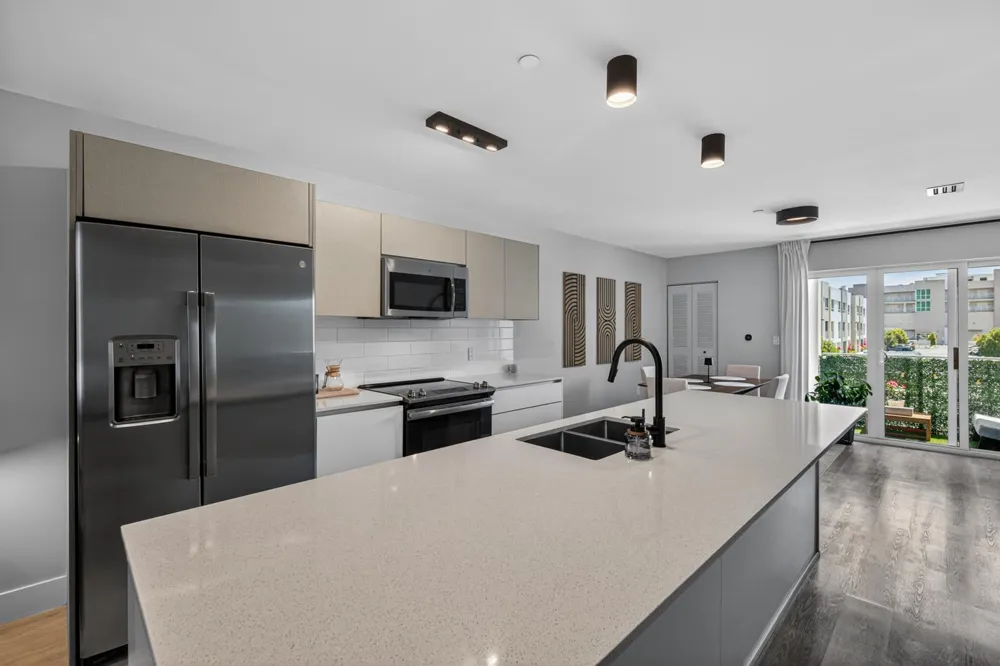 2535 NE 193rd Street #3203 Miami, FL 33180