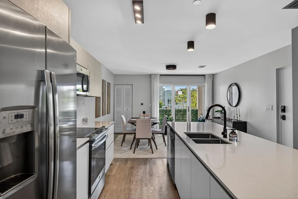 2535 NE 193rd Street #3203 Miami, FL 33180