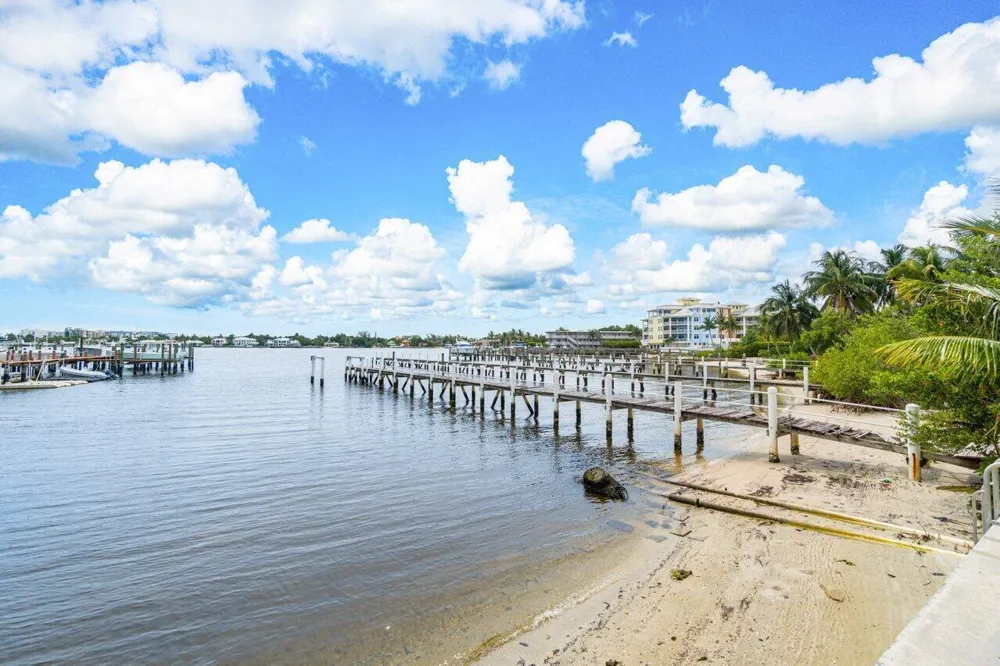 324 Lake Drive Lantana, FL 33462