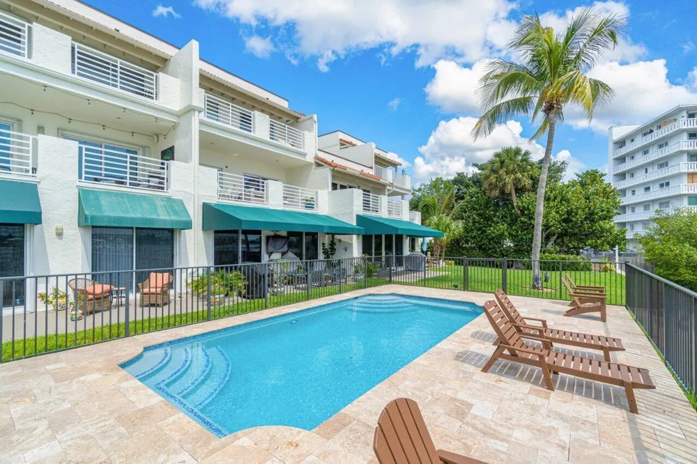 324 Lake Drive Lantana, FL 33462
