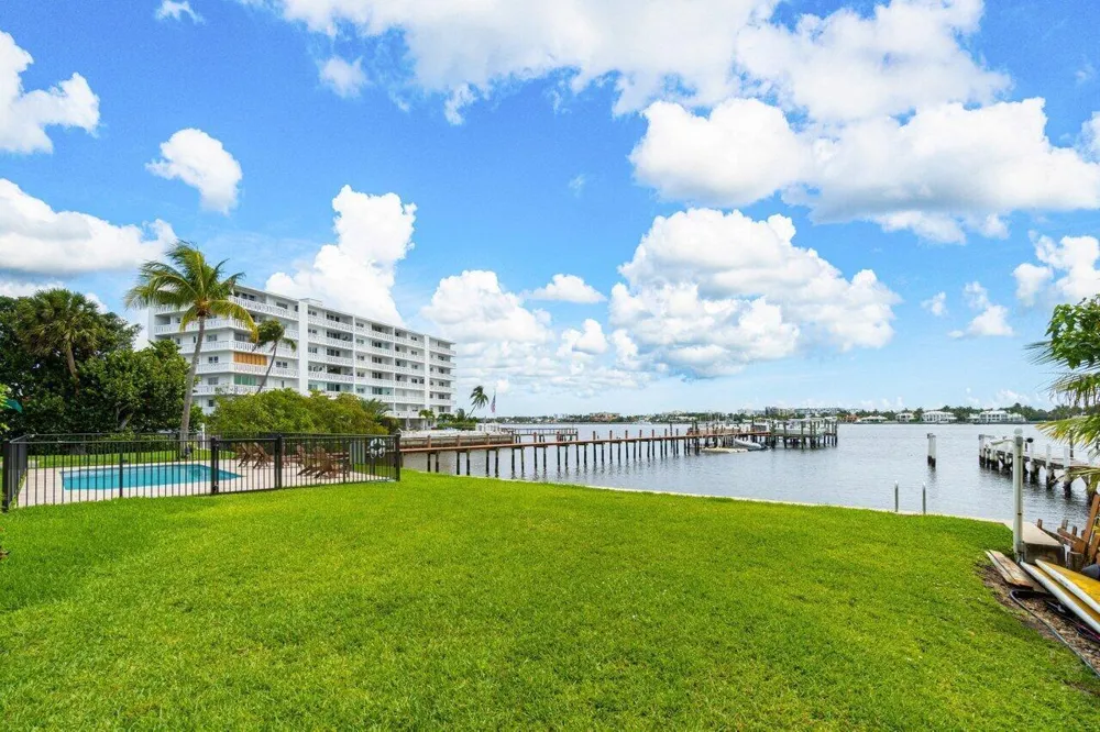324 Lake Drive Lantana, FL 33462