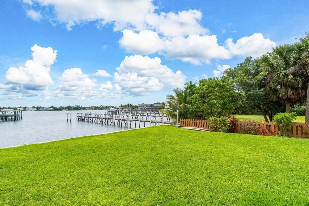 324 Lake Drive Lantana, FL 33462