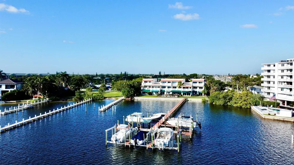 324 Lake Drive Lantana, FL 33462