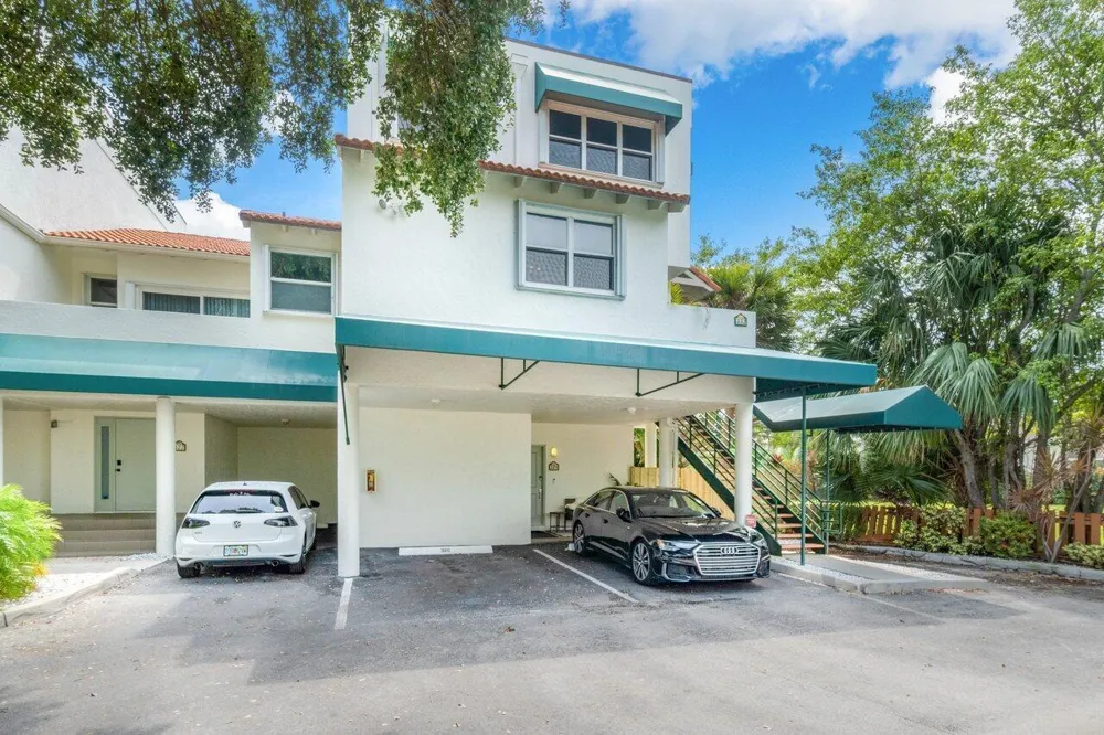 324 Lake Drive Lantana, FL 33462