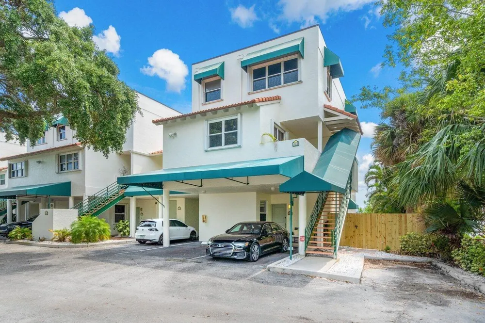 324 Lake Drive Lantana, FL 33462