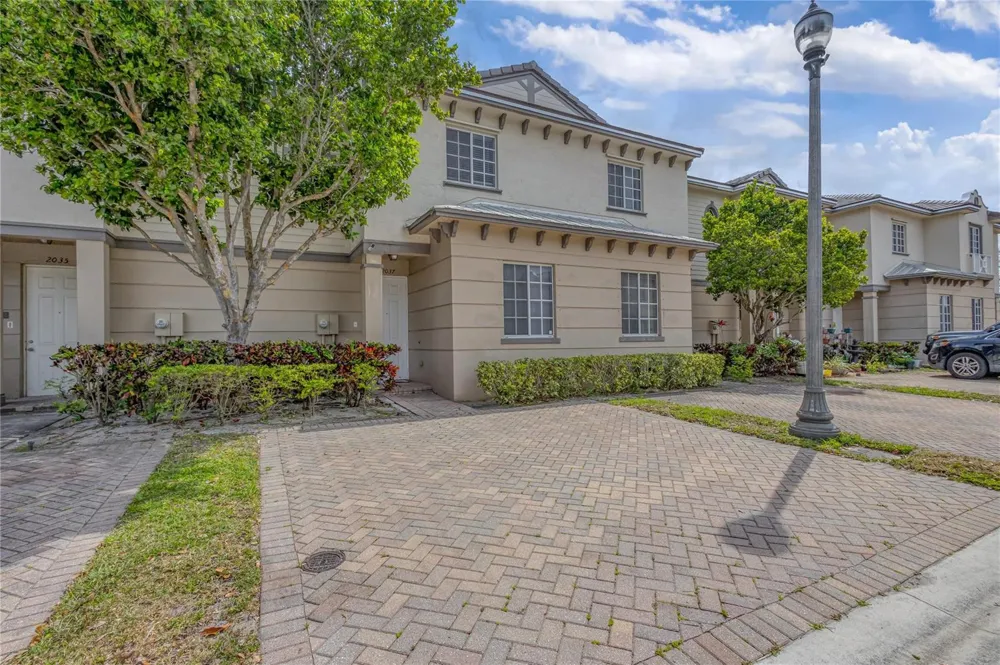 2037 Nassau Drive #2037 Riviera Beach, FL 33404
