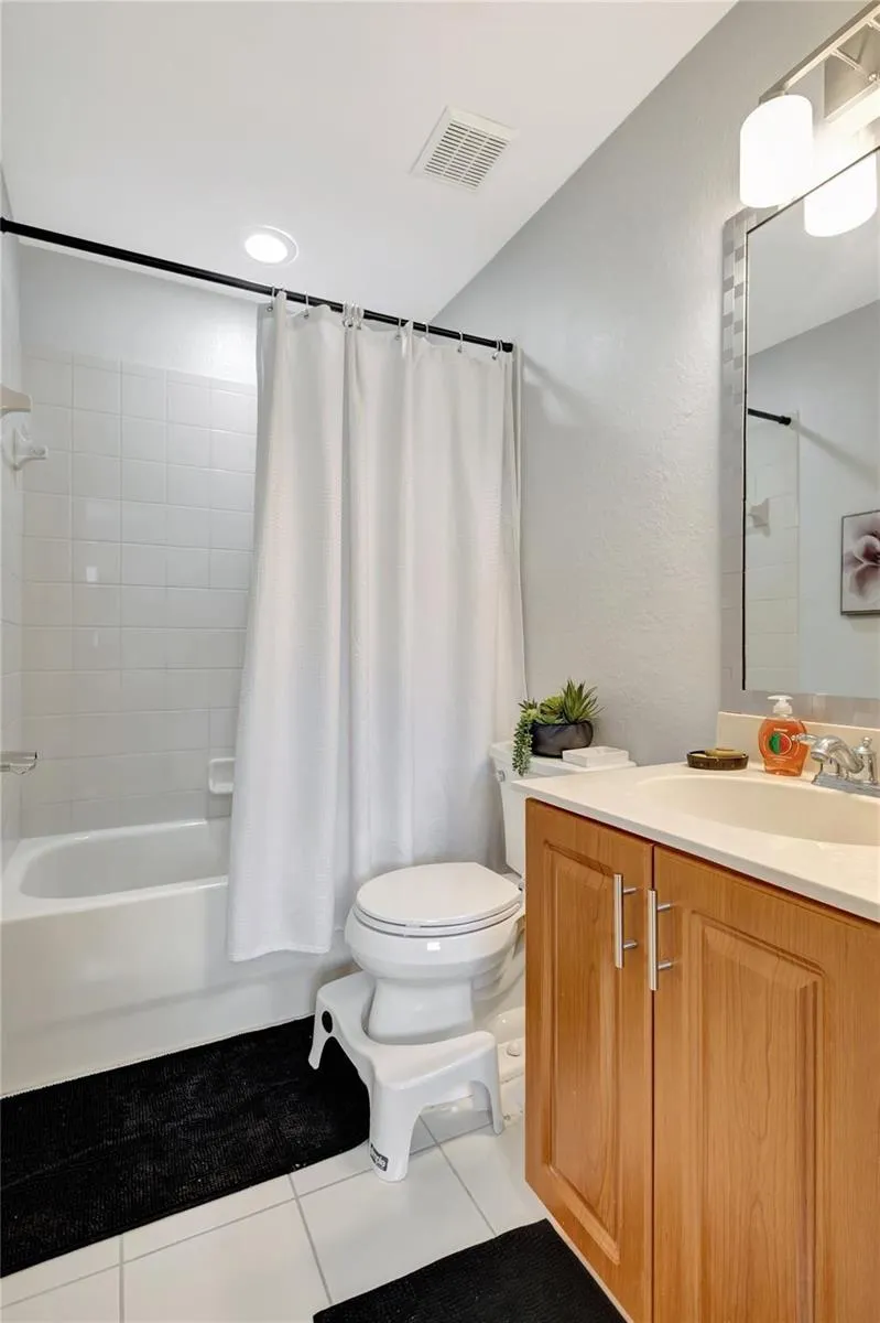 2037 Nassau Drive #2037 Riviera Beach, FL 33404