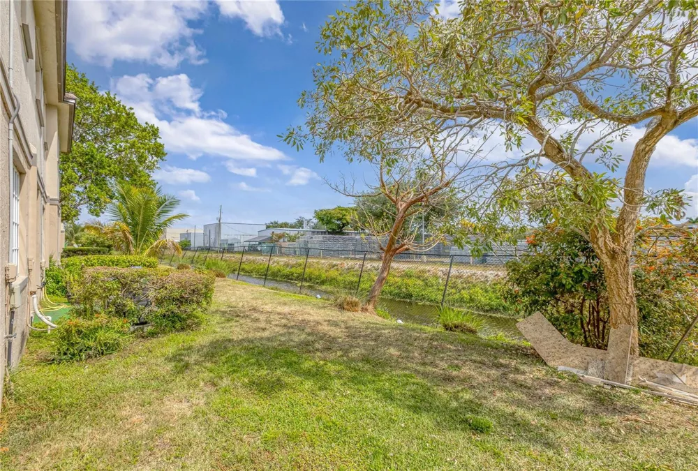 2037 Nassau Drive #2037 Riviera Beach, FL 33404