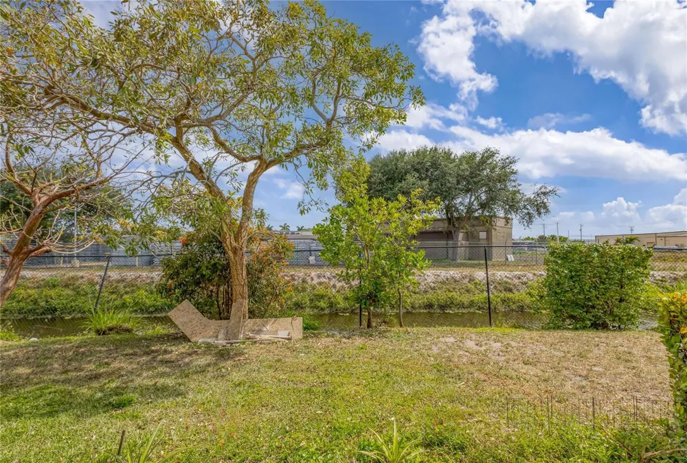 2037 Nassau Drive #2037 Riviera Beach, FL 33404