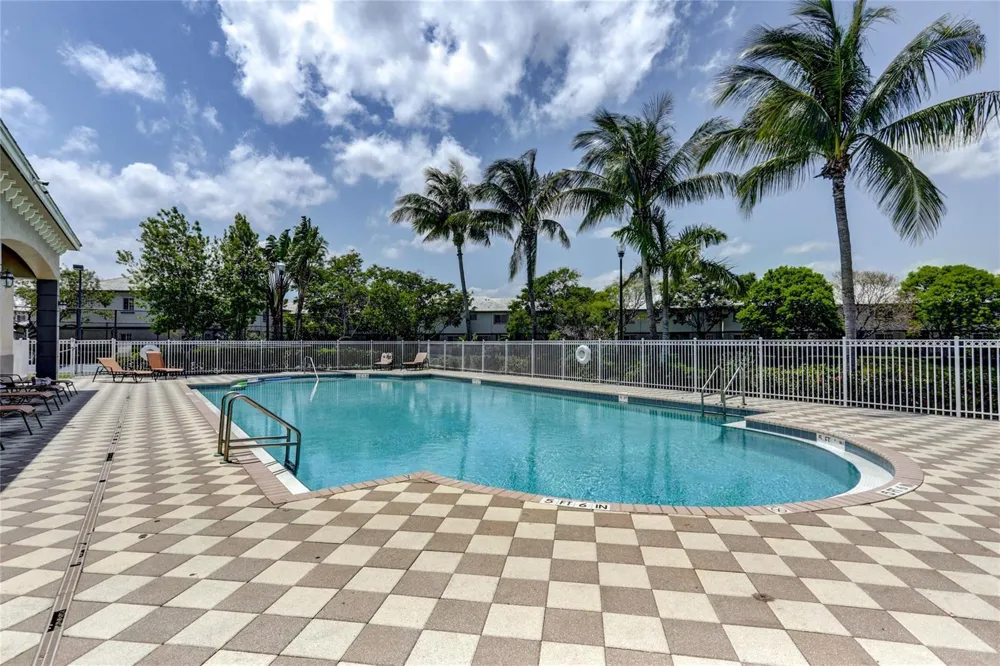 2037 Nassau Drive #2037 Riviera Beach, FL 33404