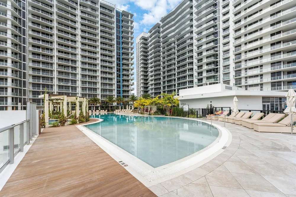 220 Lake Shore Drive #2123 Lake Park, FL 33403