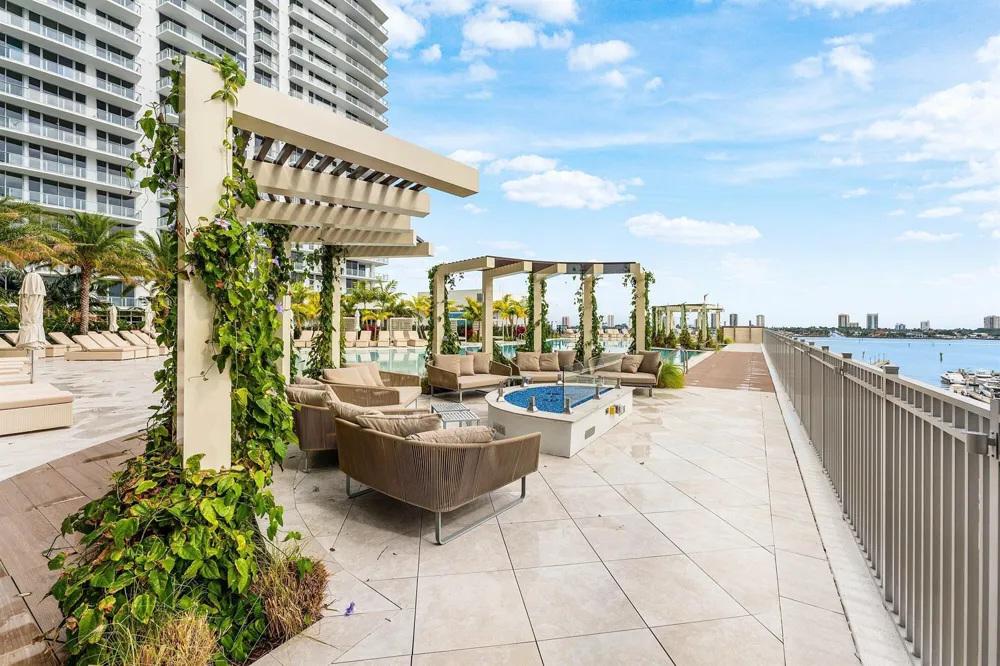 220 Lake Shore Drive #2123 Lake Park, FL 33403