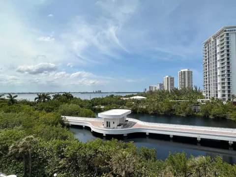 4200 Ocean Drive #2-506