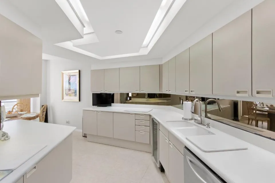 100 Lakeshore Drive #957 North Palm Beach, FL 33408