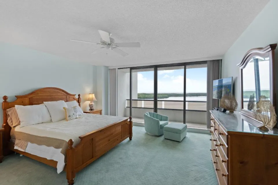 100 Lakeshore Drive #957 North Palm Beach, FL 33408