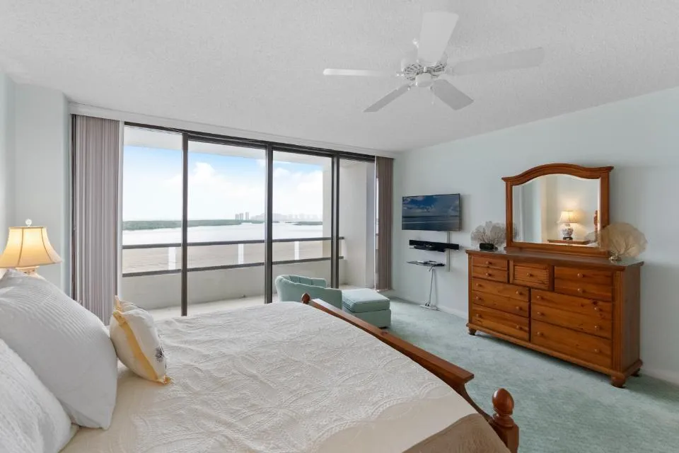 100 Lakeshore Drive #957 North Palm Beach, FL 33408