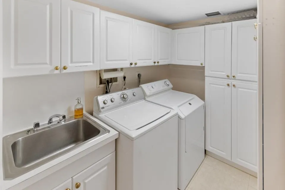 100 Lakeshore Drive #957 North Palm Beach, FL 33408