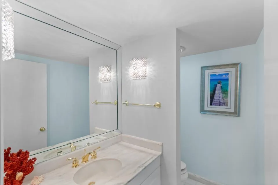 100 Lakeshore Drive #957 North Palm Beach, FL 33408