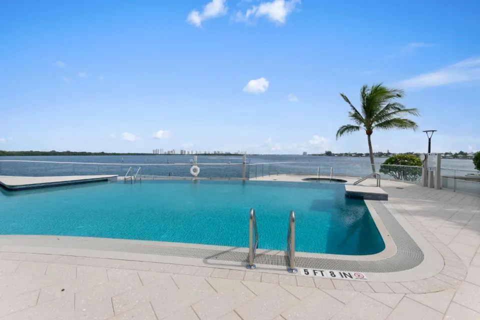 100 Lakeshore Drive #957 North Palm Beach, FL 33408