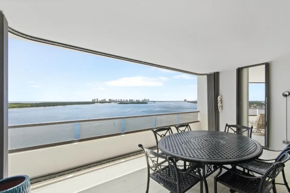 100 Lakeshore Drive #957 North Palm Beach, FL 33408