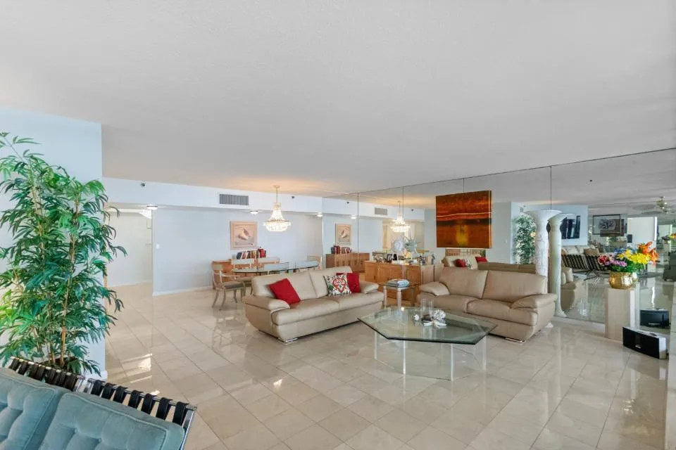 100 Lakeshore Drive #957 North Palm Beach, FL 33408