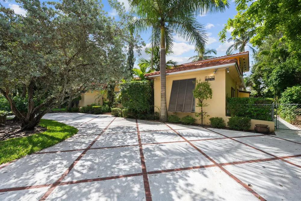2400 Delmar Place Fort Lauderdale, FL 33301
