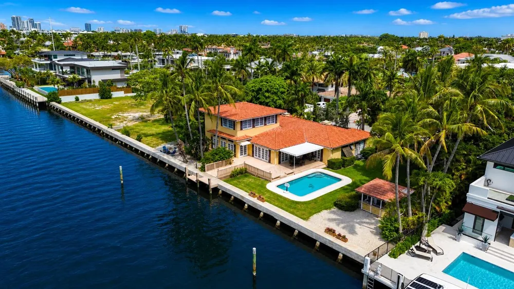 2400 Delmar Place Fort Lauderdale, FL 33301