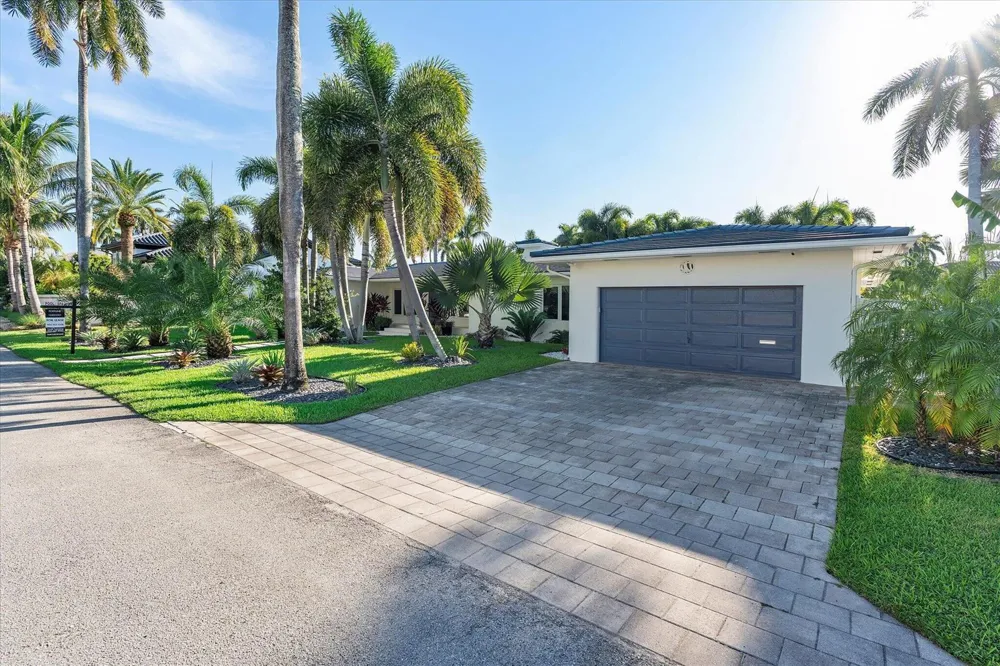 207 Royal Palm Drive Fort Lauderdale, FL 33301