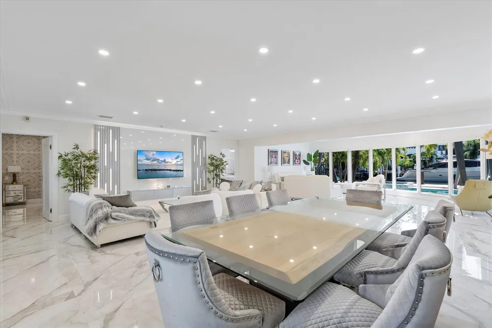 207 Royal Palm Drive Fort Lauderdale, FL 33301