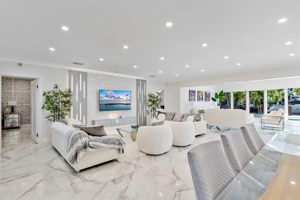 207 Royal Palm Drive Fort Lauderdale, FL 33301