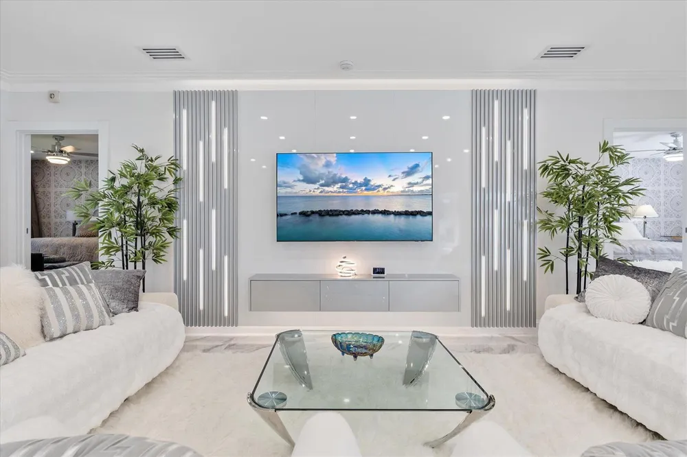 207 Royal Palm Drive Fort Lauderdale, FL 33301
