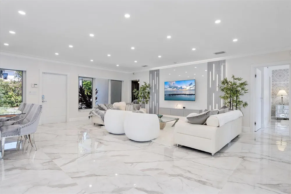 207 Royal Palm Drive Fort Lauderdale, FL 33301