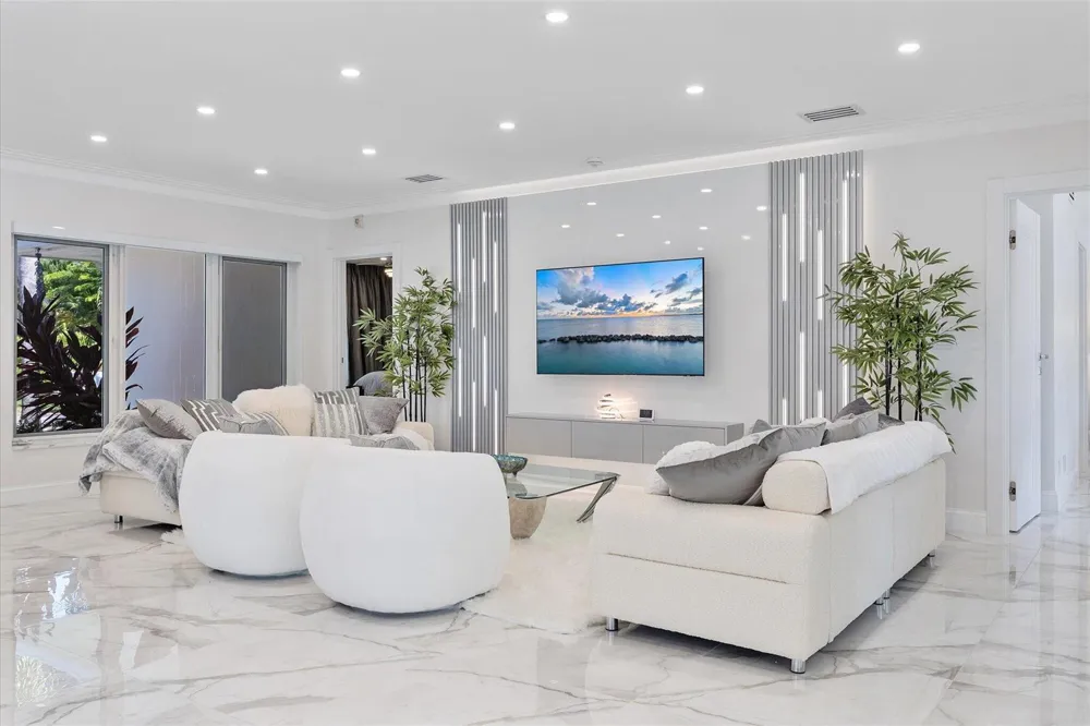 207 Royal Palm Drive Fort Lauderdale, FL 33301