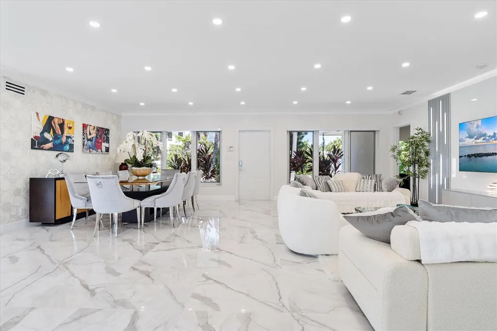 207 Royal Palm Drive Fort Lauderdale, FL 33301