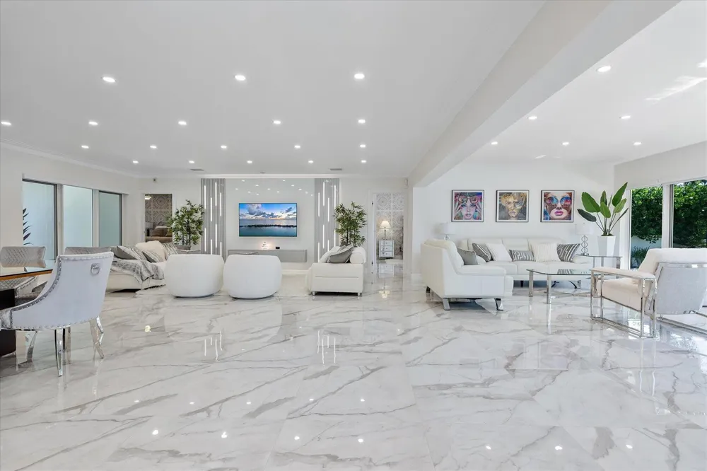 207 Royal Palm Drive Fort Lauderdale, FL 33301