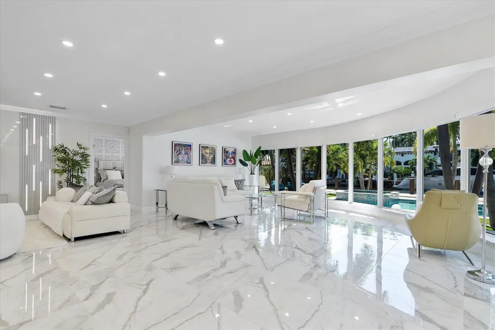 207 Royal Palm Drive Fort Lauderdale, FL 33301