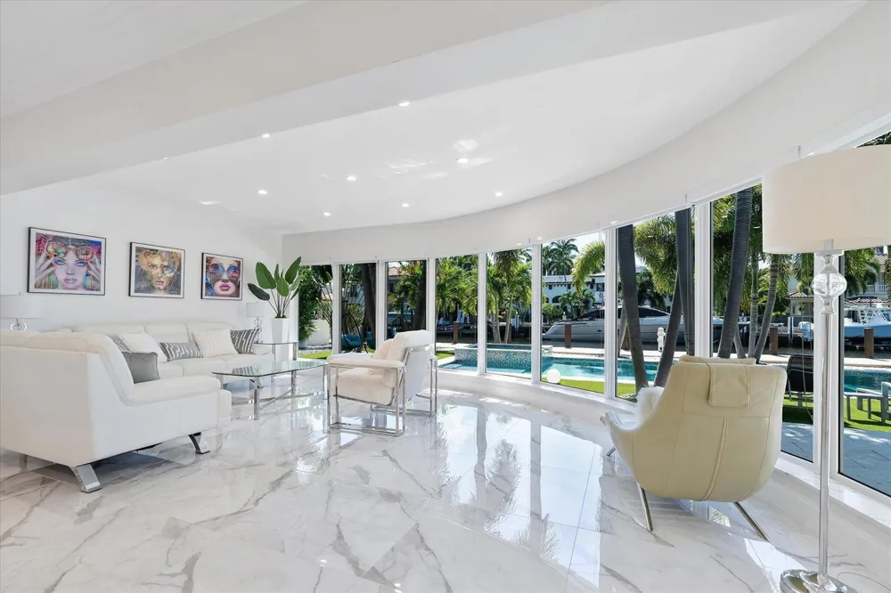 207 Royal Palm Drive Fort Lauderdale, FL 33301