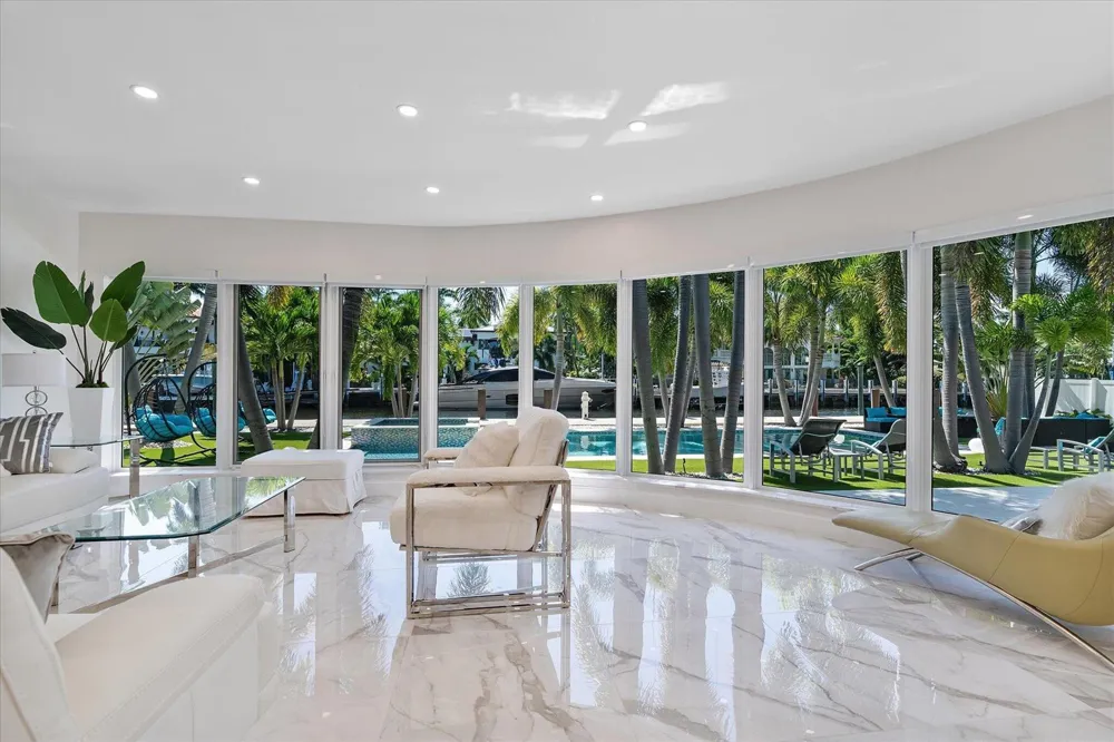 207 Royal Palm Drive Fort Lauderdale, FL 33301