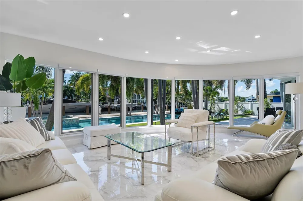 207 Royal Palm Drive Fort Lauderdale, FL 33301