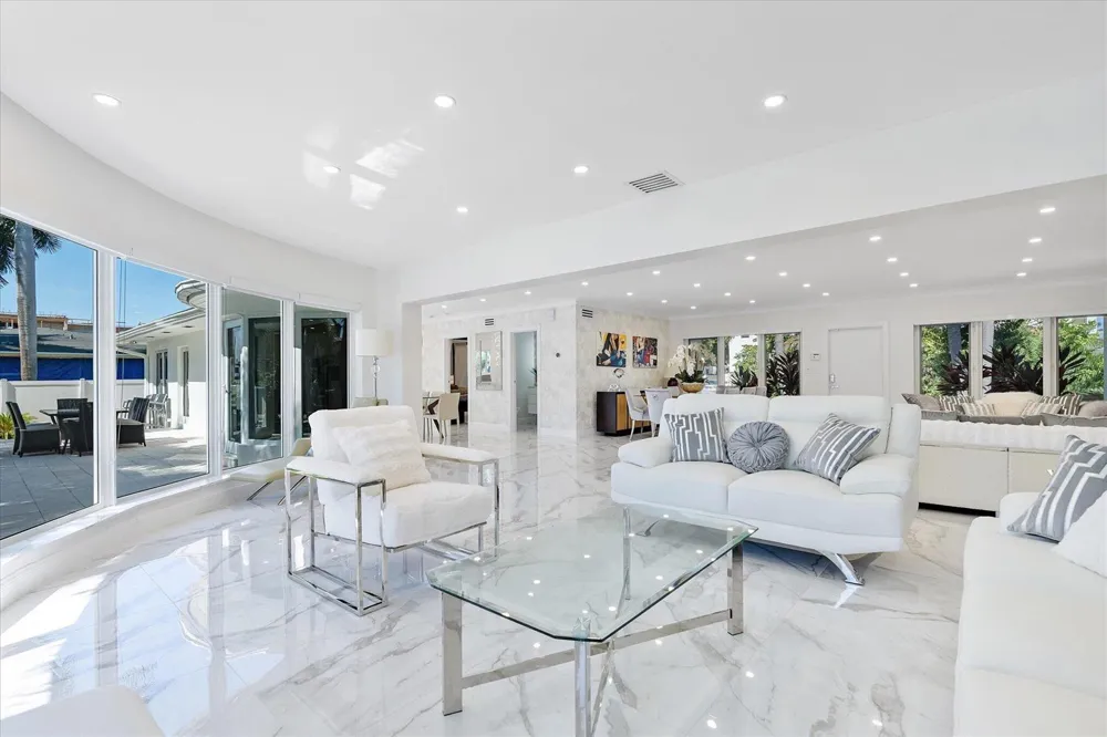 207 Royal Palm Drive Fort Lauderdale, FL 33301