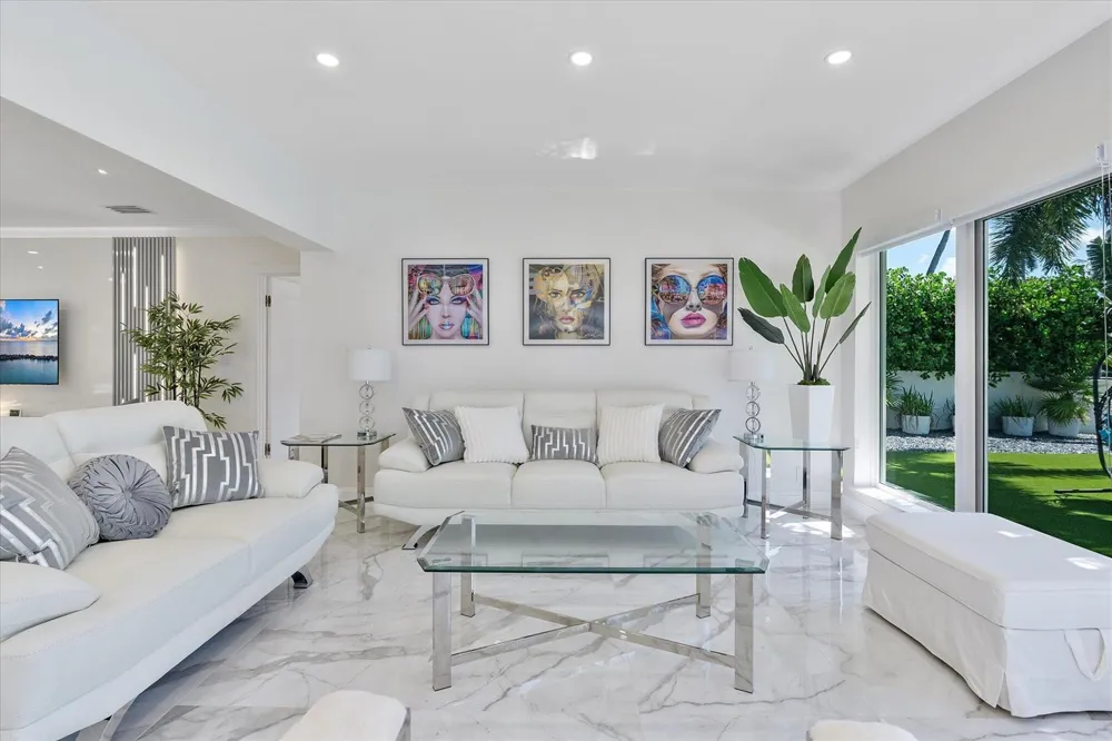 207 Royal Palm Drive Fort Lauderdale, FL 33301