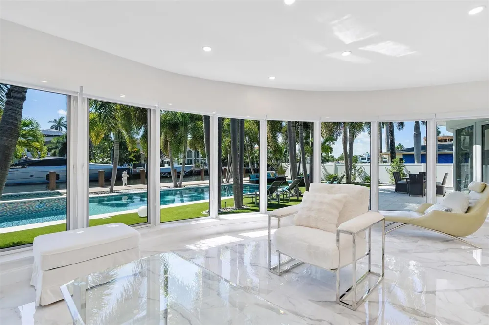 207 Royal Palm Drive Fort Lauderdale, FL 33301