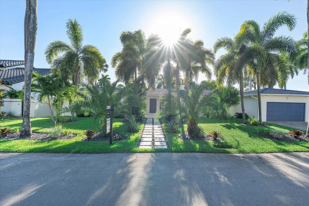 207 Royal Palm Drive Fort Lauderdale, FL 33301