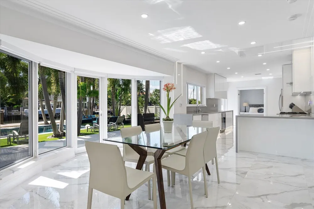 207 Royal Palm Drive Fort Lauderdale, FL 33301