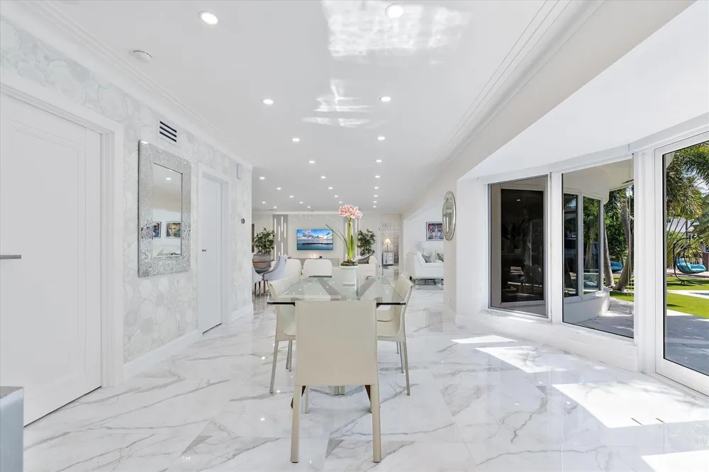 207 Royal Palm Drive Fort Lauderdale, FL 33301