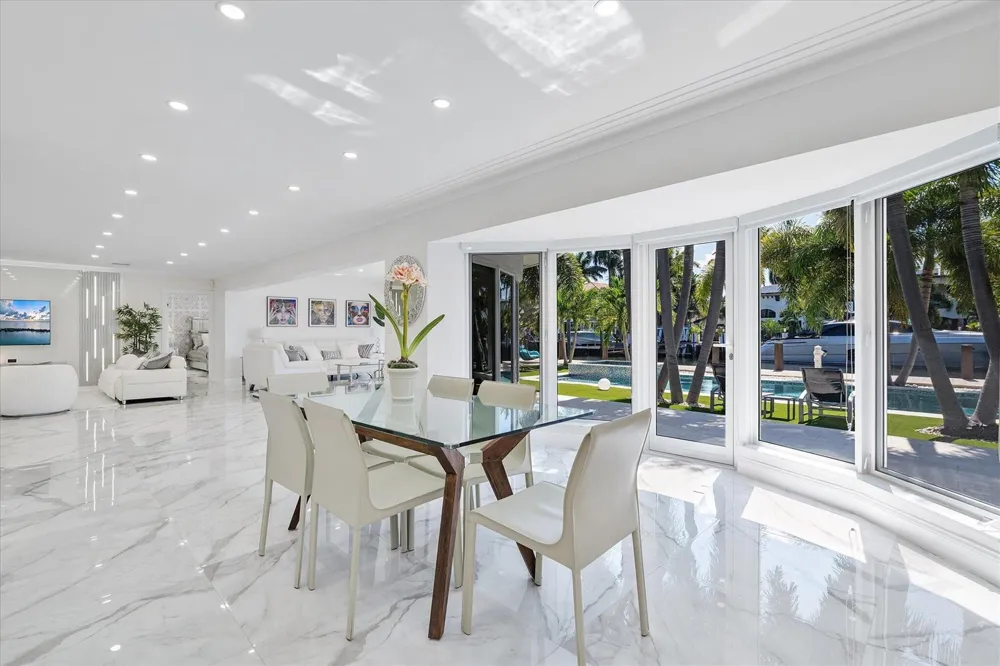 207 Royal Palm Drive Fort Lauderdale, FL 33301