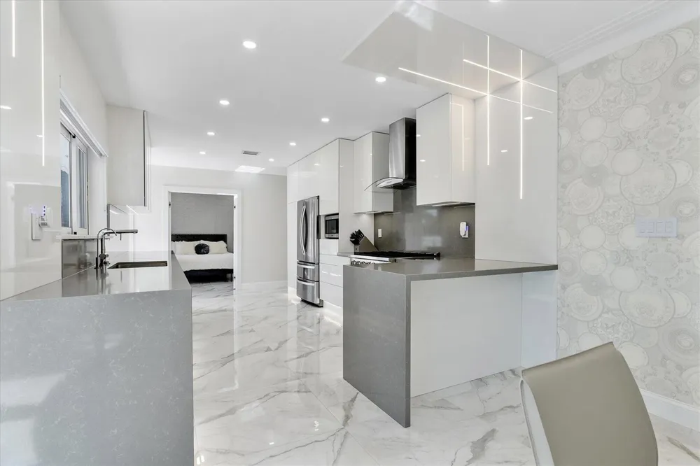 207 Royal Palm Drive Fort Lauderdale, FL 33301